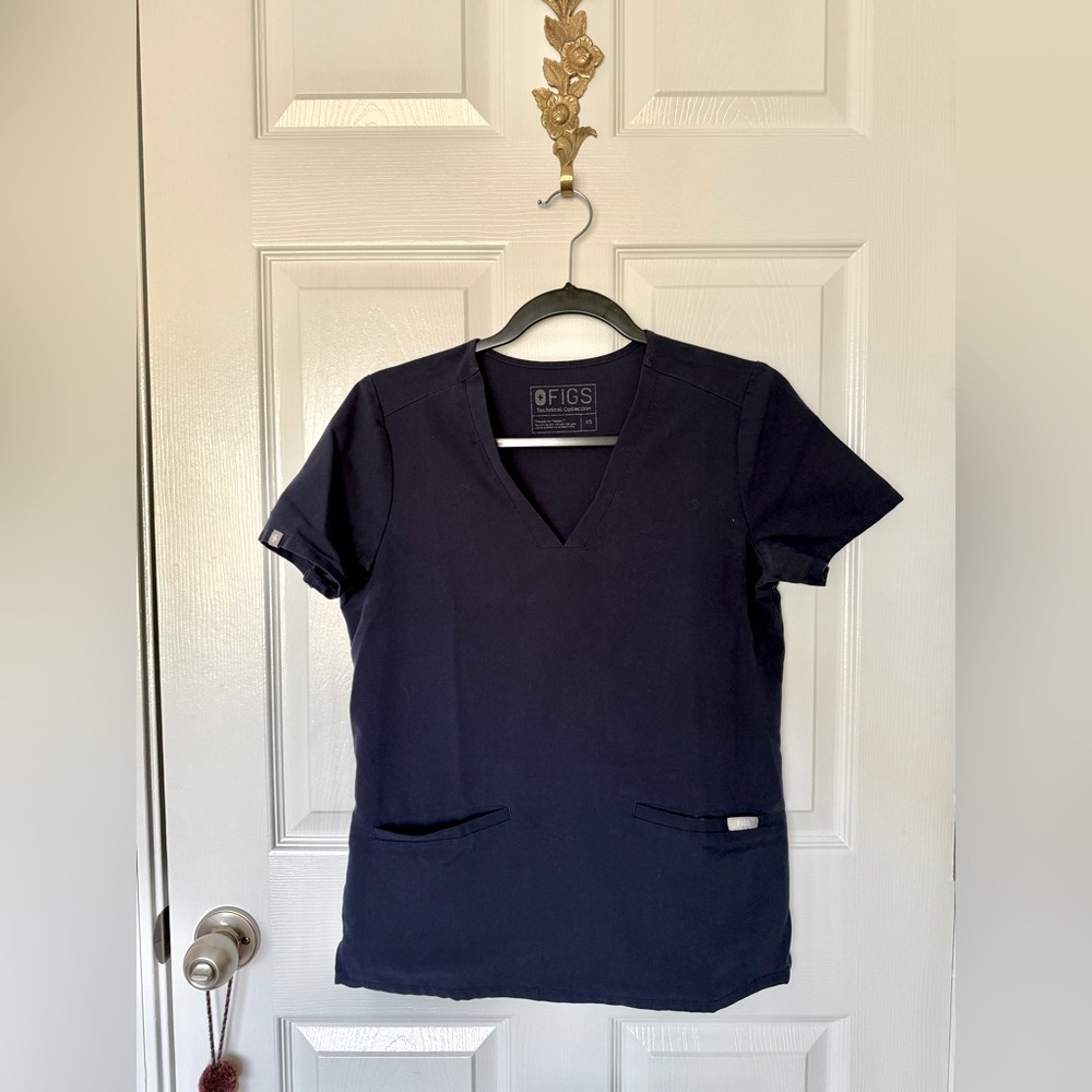 Figs | navy scrub top